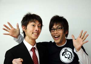岡山で活動しているお笑い芸人リンクアップ
(左) たかや　(右) とっしー